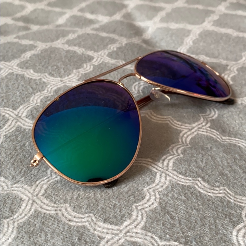 🌿 Blue Green Aviators